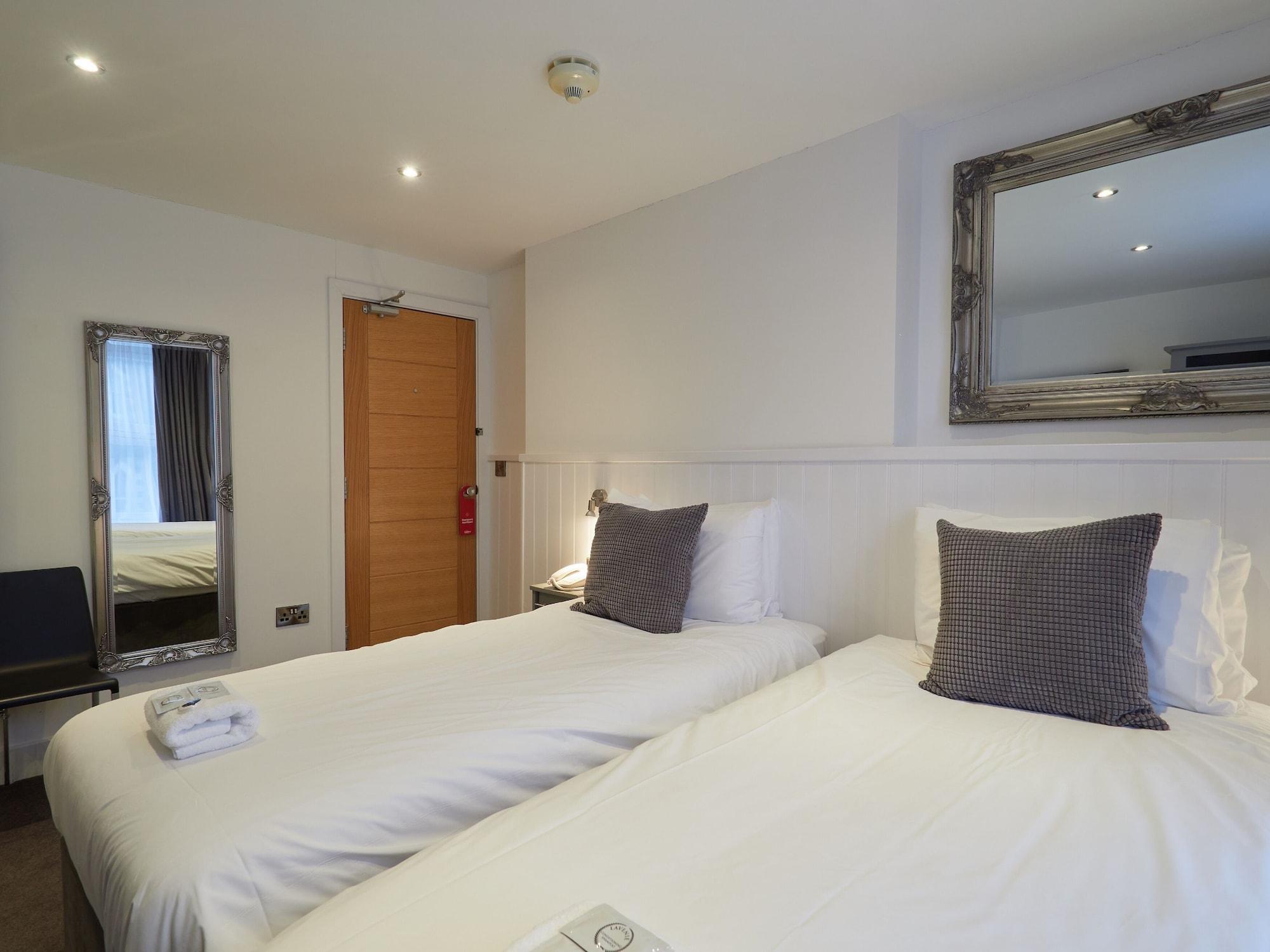 Carlton Hotel