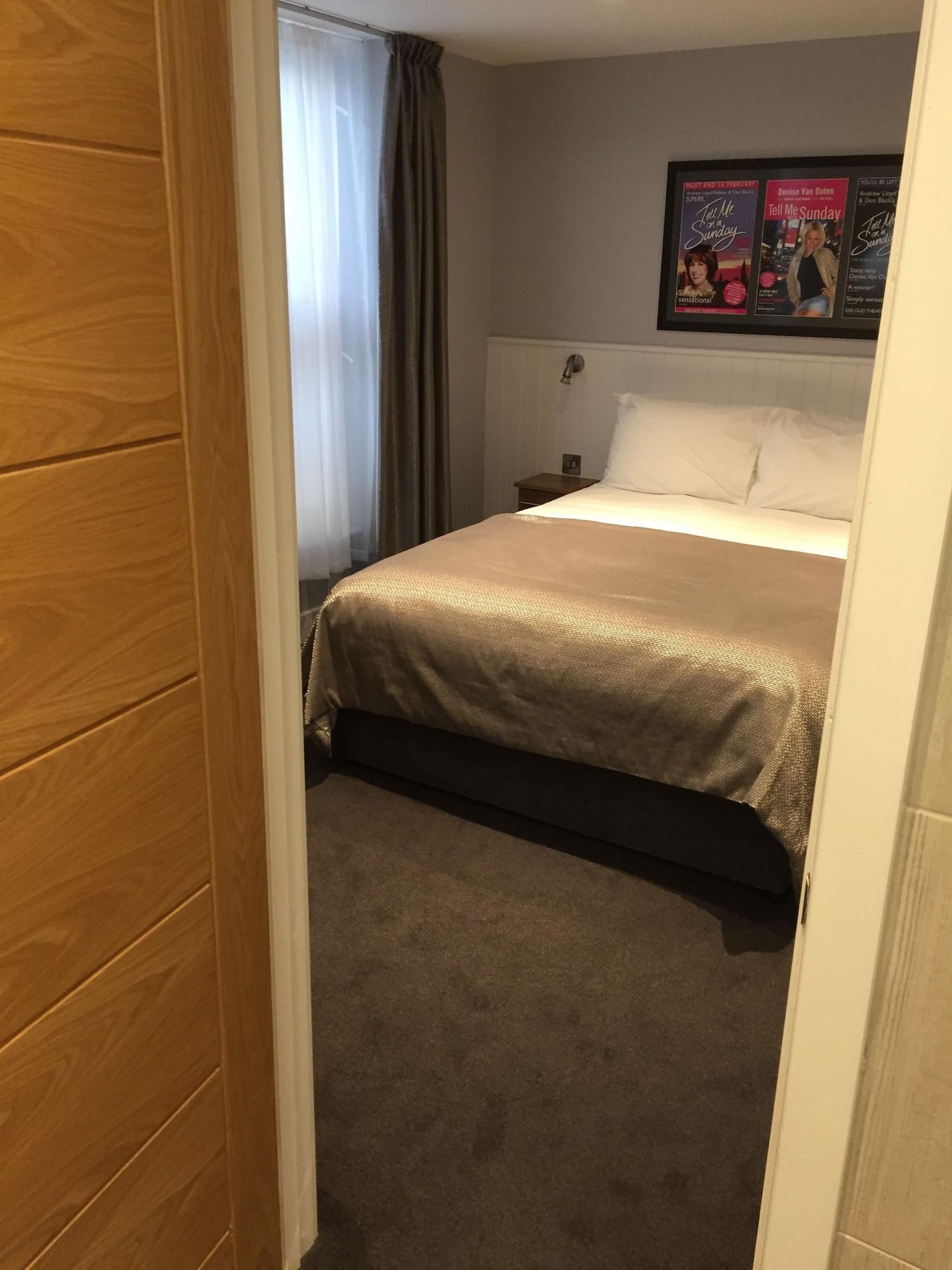 Carlton Hotel 3*