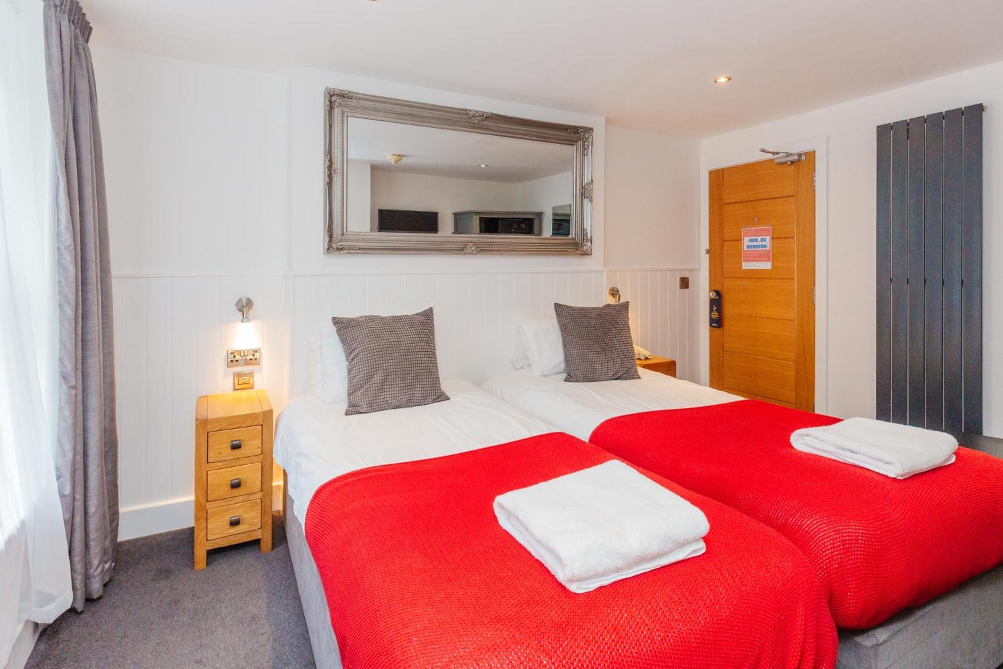 Carlton Hotel 3*